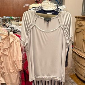 St. John light green Short Sleeve Top